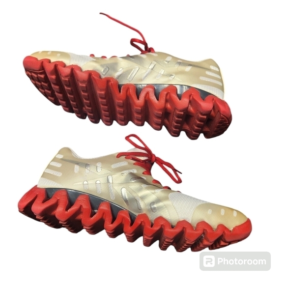 Reebok Shoes - Reebok Women’s ZigTech Shark Red White Running Shoes Sneakers Sz. 9